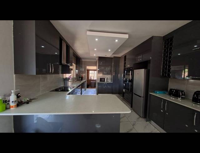 4 BEDROOM HOUSE FOR SALE IN BOOYSENS